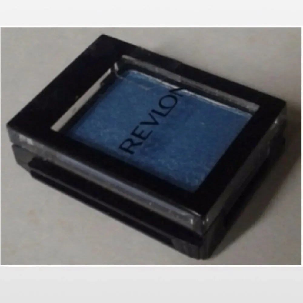 New Revlon Eyeshadow Womens Make Up Onyx Periwinkle Blue Pearl Eyes Cosmetic NWT